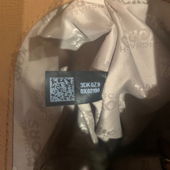 SOLD Michael Kors purse - Picture 4 of 12